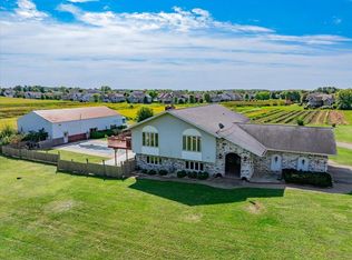 2695 Nightingale Ln, Cottage Grove, WI 53527