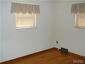 5th image of 242 Woolwich Ln