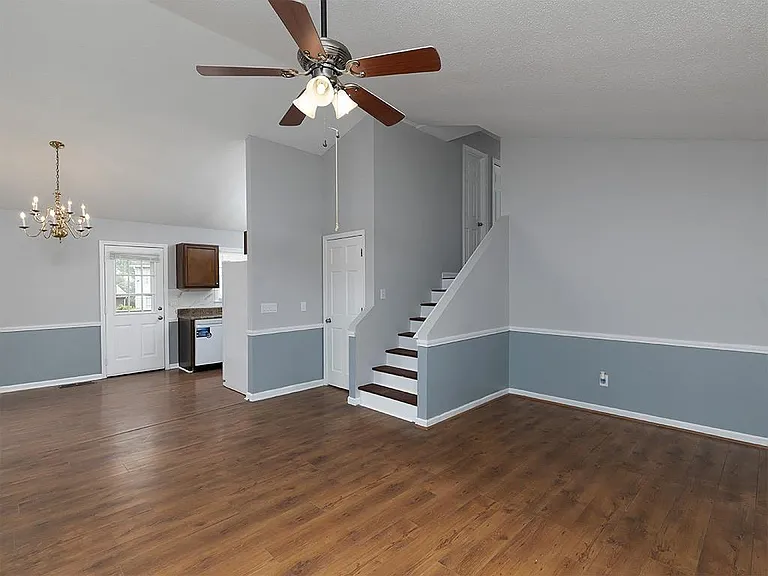 16 Huntcliff Dr — Photo 6