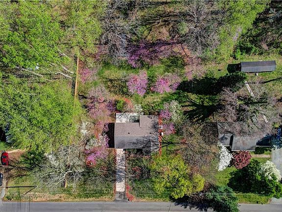 3rd image of 2909 Nichols Ave