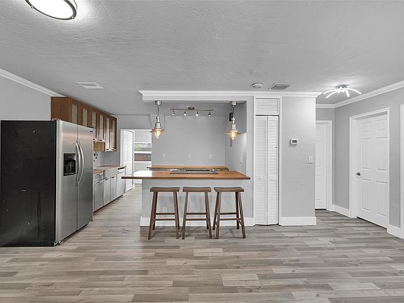 2nd image of 2680 NE 16th Avenue