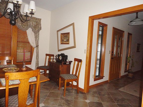 Formal Dinning, Entry