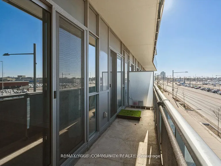 9471 Yonge St #230 — Photo 13