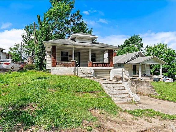 2nd image of 532 Blue Ridge Blvd