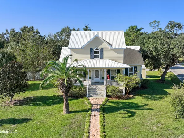 161 Adams Ln, Waveland, MS 39576