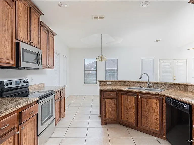 1426 Julian Cir — Photo 5