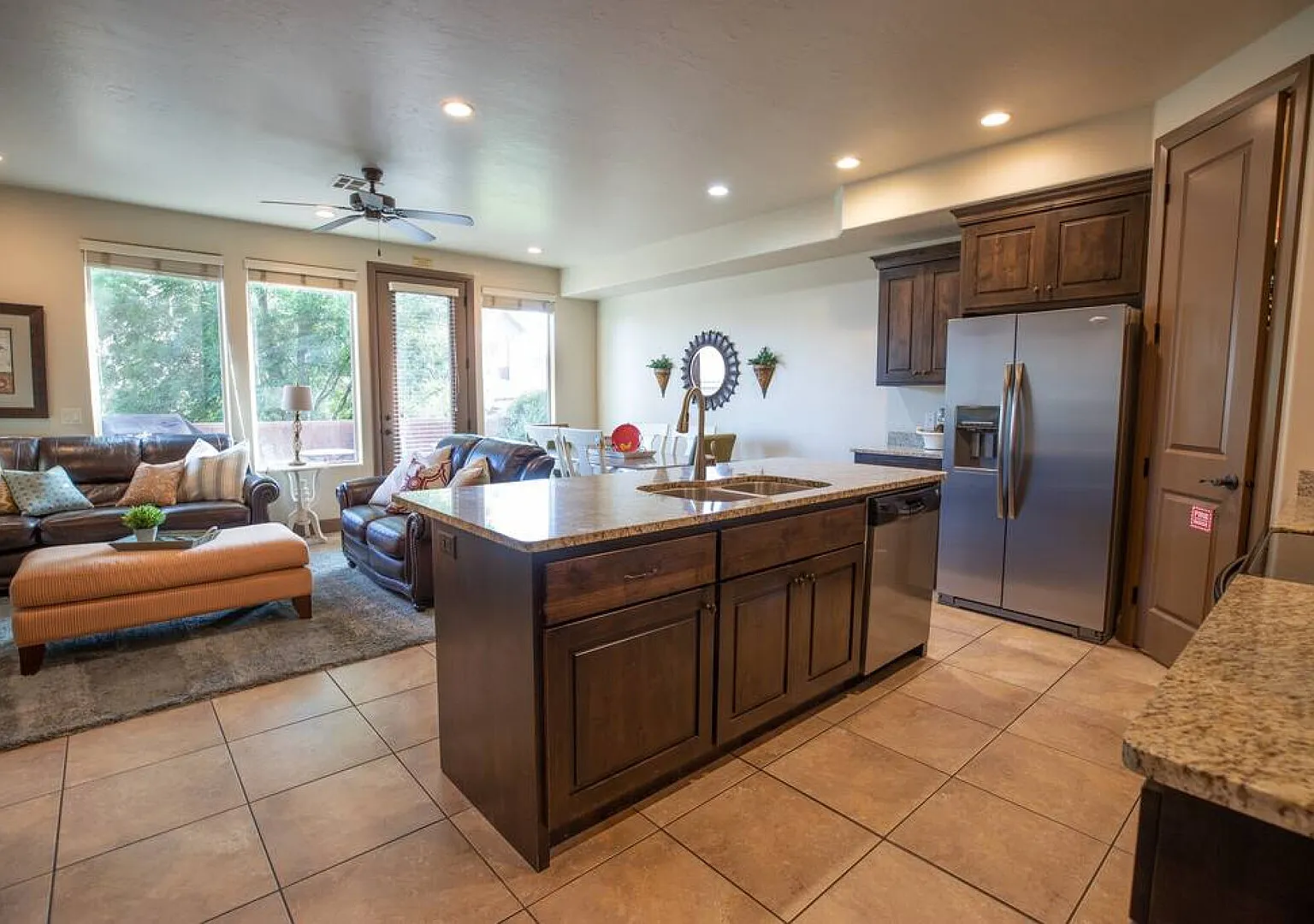Cozy Home Stay & Play| Pools & Backyard BBQ — Photo 4