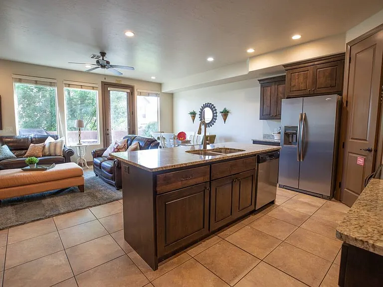 E Torrey Pines Dr — Photo 4