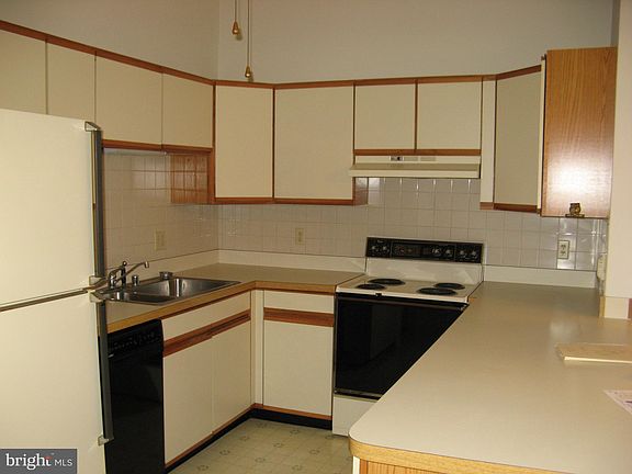 3rd image of 654 Treys Dr