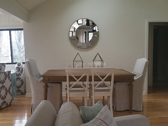 4th image of 1098 Lakeside Dr E