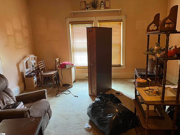 3rd image of 486 Scott Rd