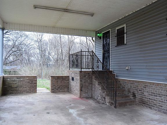 5th image of 932 Parker St