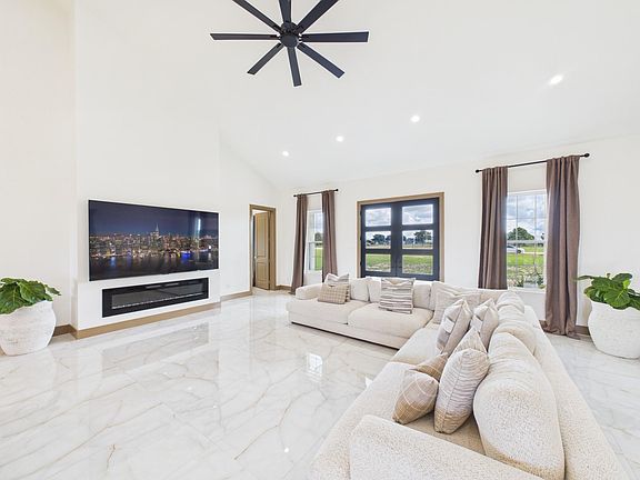 5th image of 2015 Settlers Court Dr