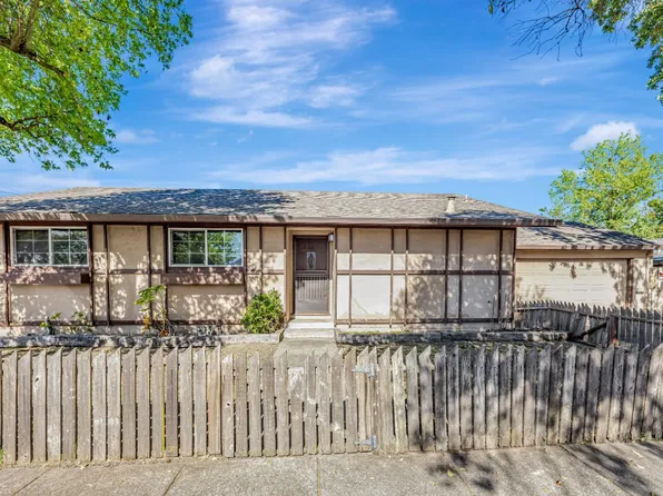 2711 Iroquois Street, Santa Rosa, CA 95403