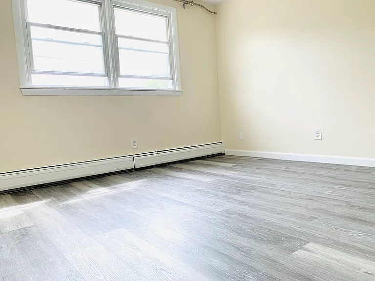 29 Woodbine St #7 — Photo 17