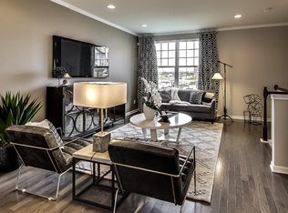 2666 Helmsdale Cir, Rochester Hills, MI 48307