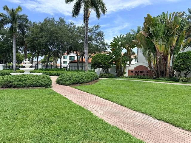806 Villa Cir