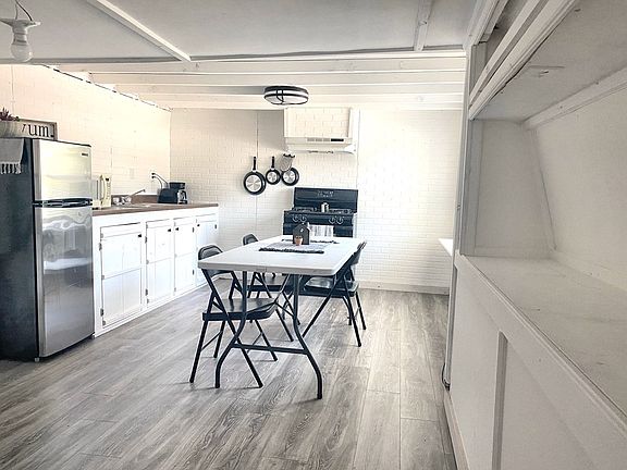 3rd image of 407 Skyview Ln