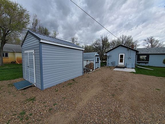 3rd image of 713 6th Ave S