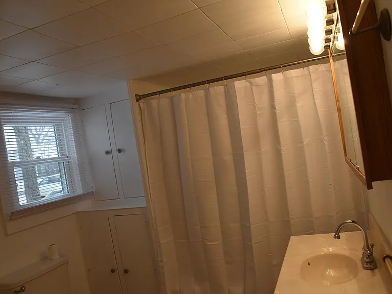 110 Wilbur St — Photo 6
