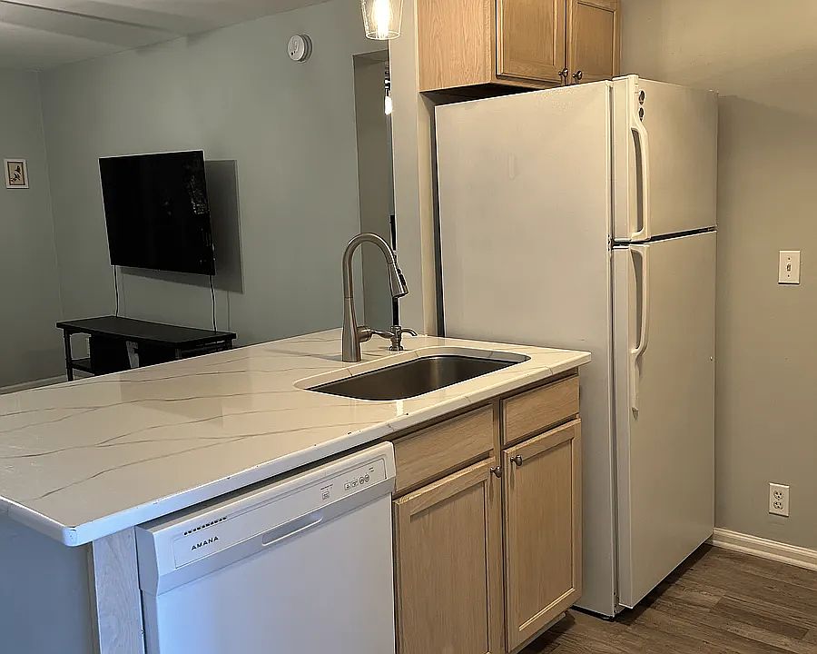 1st image of 1530 Fort Johnson Rd APT 4J
