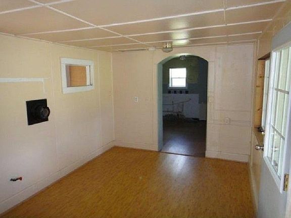 4th image of 211 N Bernard St
