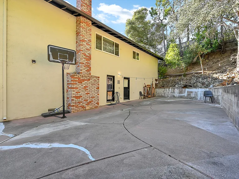 4871 Beacon Hill Dr — Photo 32