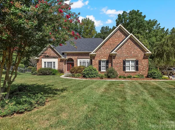 7223 Olde Sycamore Dr, Mint Hill, NC 28227