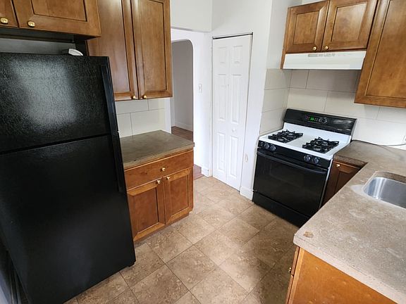 5th image of 3245 N Steele St