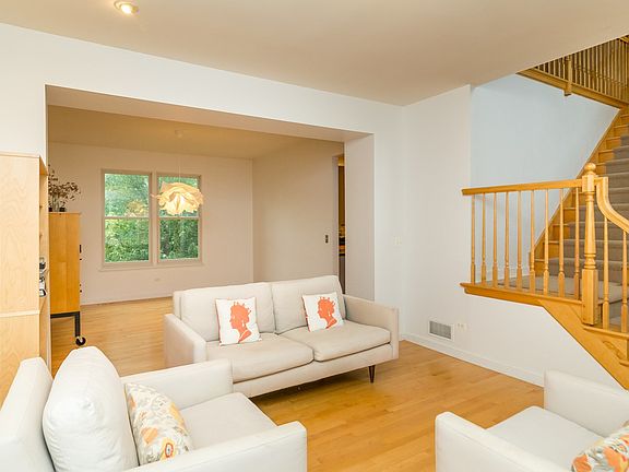 5th image of 524 Charlton Ct