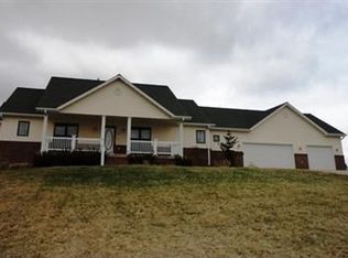 839 Fox Run Dr, Oskaloosa, IA 52577