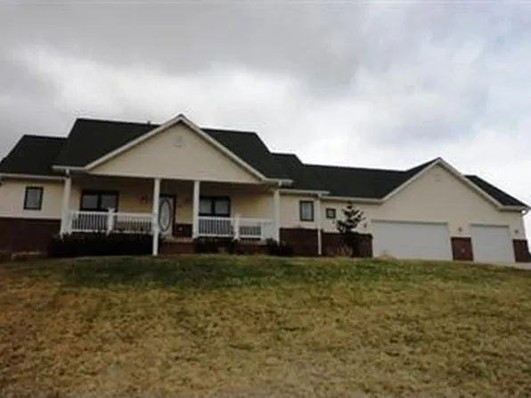 839 Fox Run Dr, Oskaloosa, IA 52577