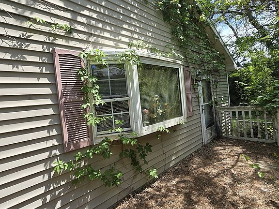 2nd image of 27282 Cheapside Rd