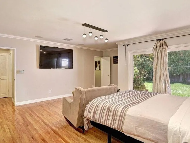 3076 Earlmar Dr — Photo 13