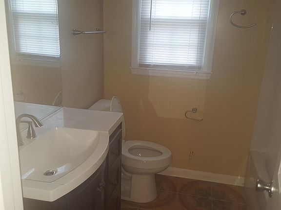 Upstairs hall bathroom