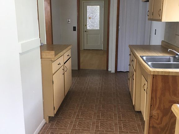 3rd image of 155 Idylwild St NE