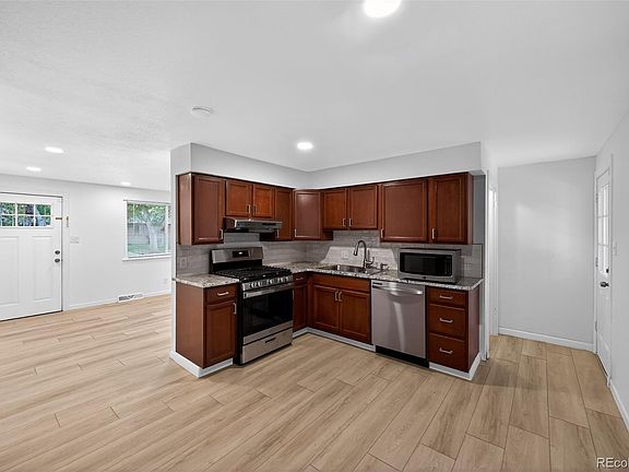 4th image of 941 S Ironton Street