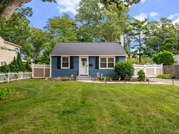 1347 Peters Boulevard, Bay Shore, NY 11706