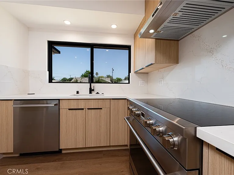 7008 Aura Ave — Photo 6