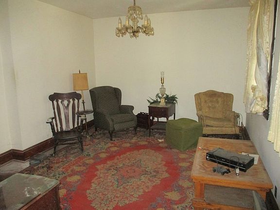 2nd image of 533 8th St