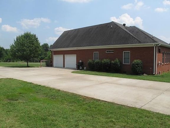 2nd image of 1693 Anderson Rd