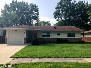 40 Woodcrest Ln, Elk Grove Village, IL 60007