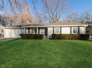 7729 Chadwick St, Prairie Village, KS 66208