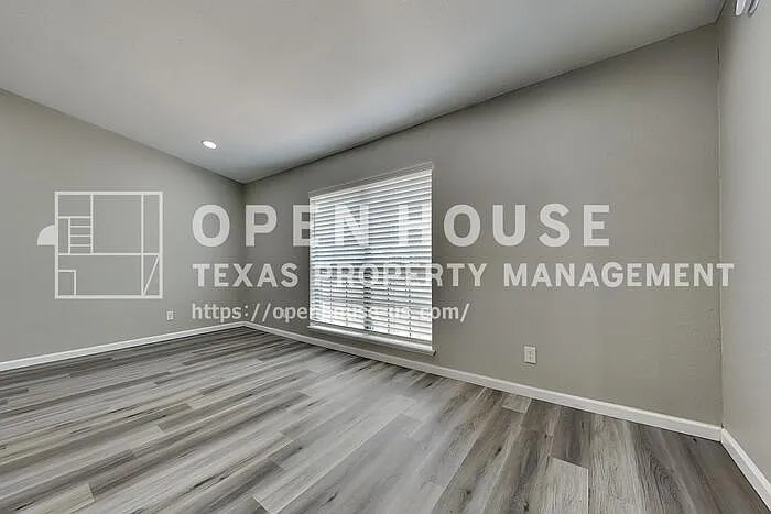3 bed, 2.0 bath, 1707 sqft, $2,300 — Photo 4