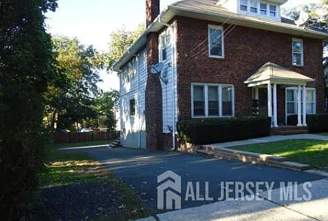 2 bed, 1.0 bath, $2,350 — Photo 2