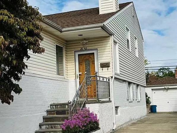 28-43 Corporal Kennedy St, Bayside, NY 11360