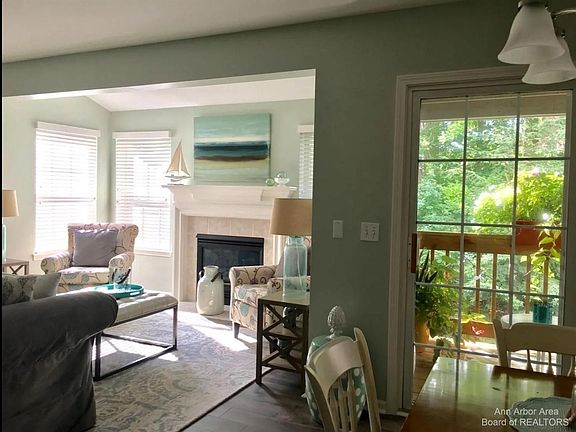 4th image of 104 Village Place Dr #4