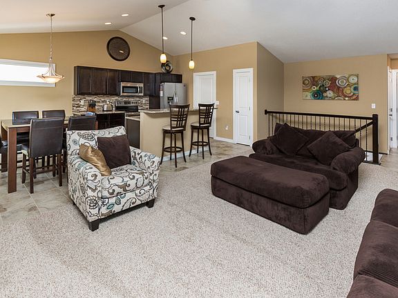 3rd image of 180 SE Stone Prairie Dr