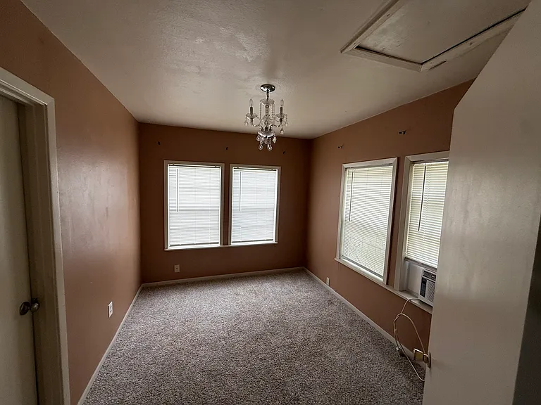 310 E Rachal St — Photo 11
