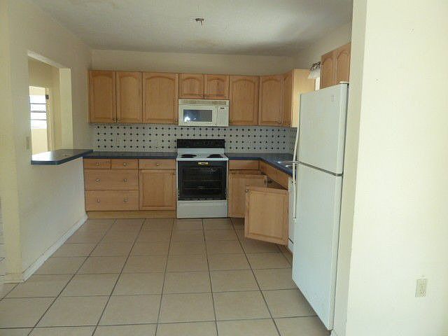 2nd image of 2130 Cass St
